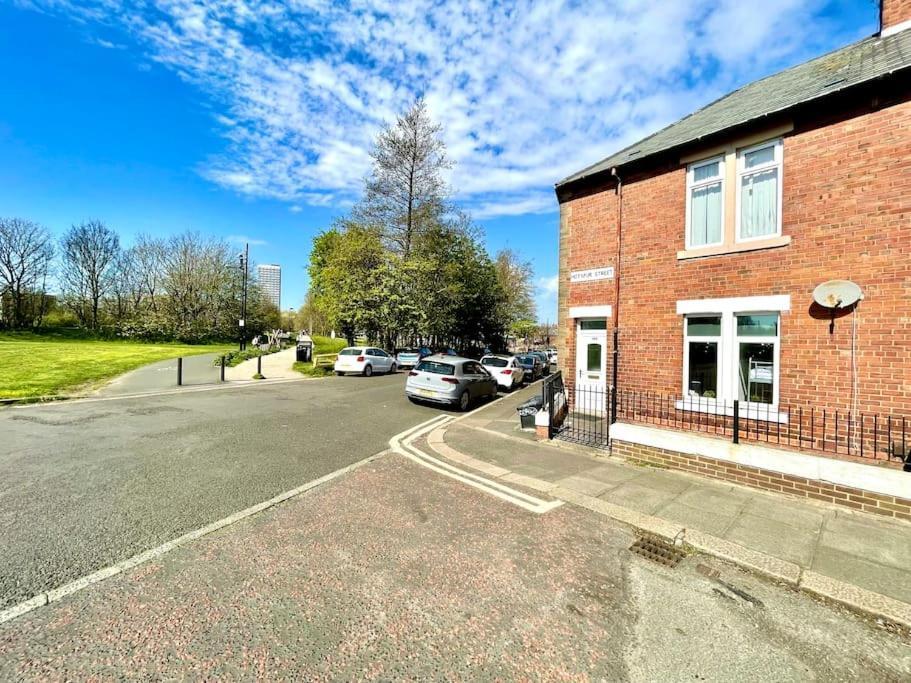 Huge Serviced Apartment With Free Parking Jesmond Exterior foto