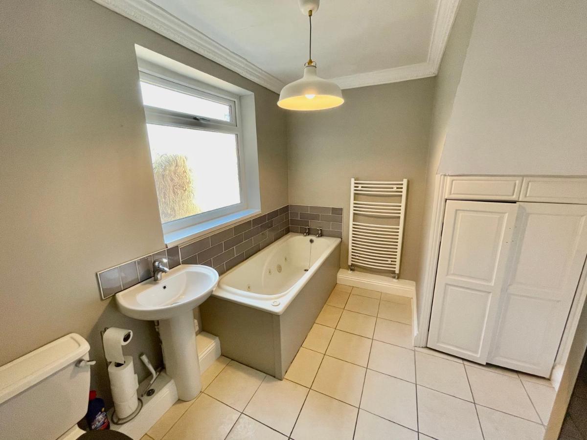 Huge Serviced Apartment With Free Parking Jesmond Exterior foto
