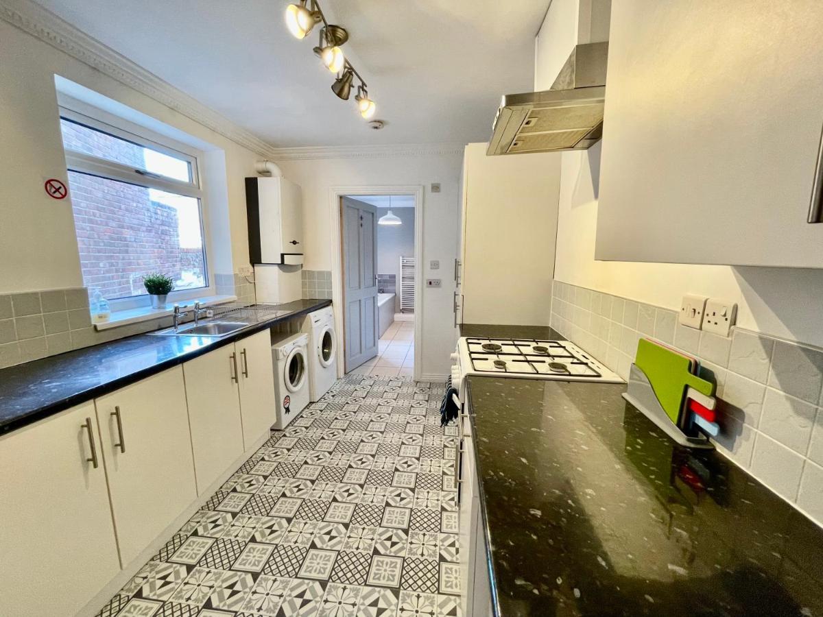 Huge Serviced Apartment With Free Parking Jesmond Exterior foto